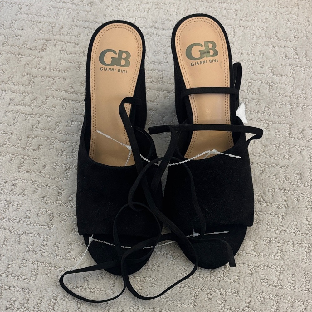 Gianni Bini Black Block Heel Sandal. 7.5. New